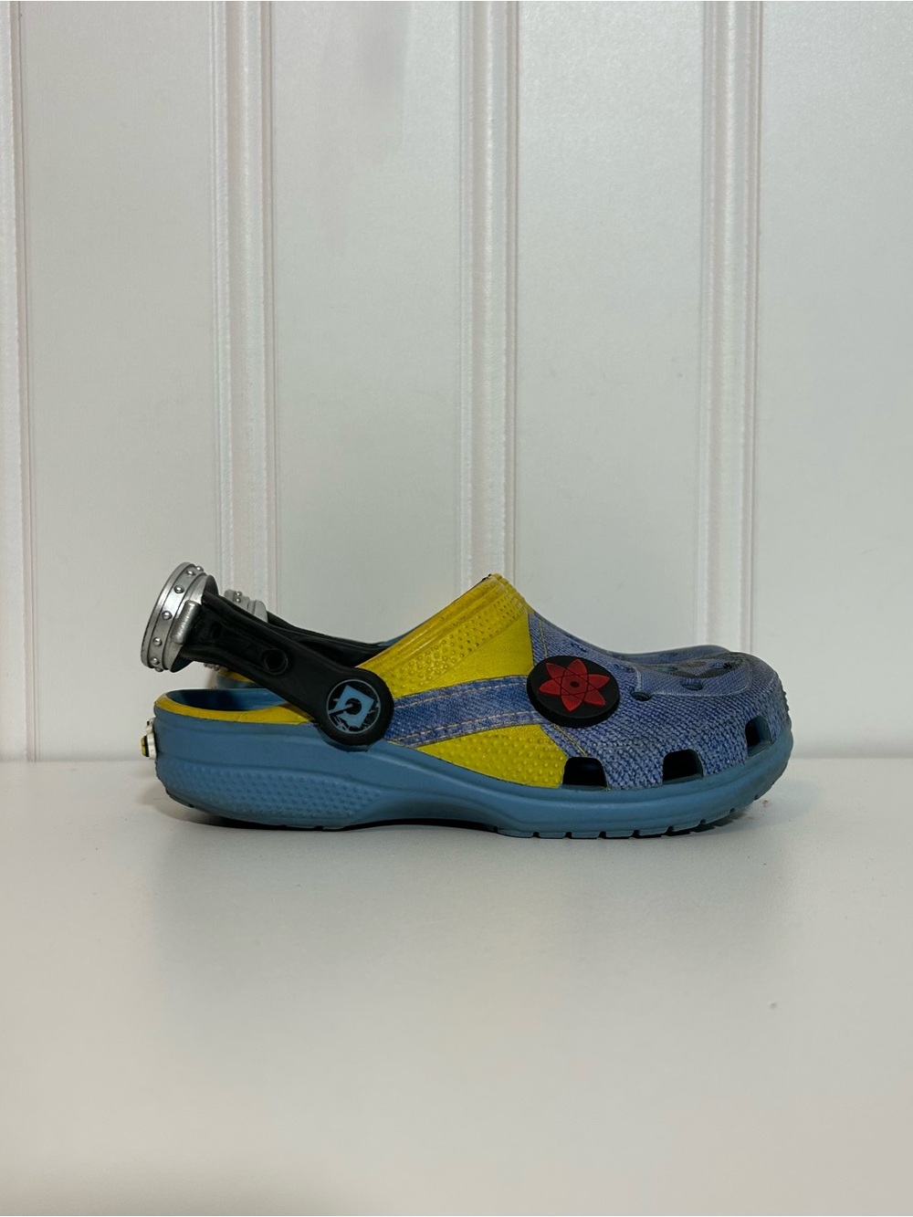 Crocs minions Kids' Blue & Yellow Clog - Comfortable Slip-On Shoe